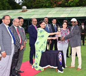 Kirti Malini Devi presenting the Sardar K B Ramachandraraj Urs Memorial Trophy to the winning connections after Gold Field won this event on Friday at Mysore.